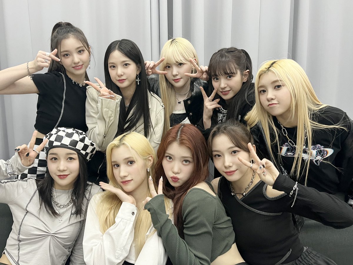 OfKep1er's tweet photo. 📸  |  Catch The Moment! 

Today, performed #WADADA &amp; #MVSK as the opening stages for Seoul Fashion Week 2022! So grateful to sing and dance on the stage, especially on that kind of important event, after quite a while. Have a great day ahead, Kep1ians! 🖤 https://t.co/kw5v5NppTh
