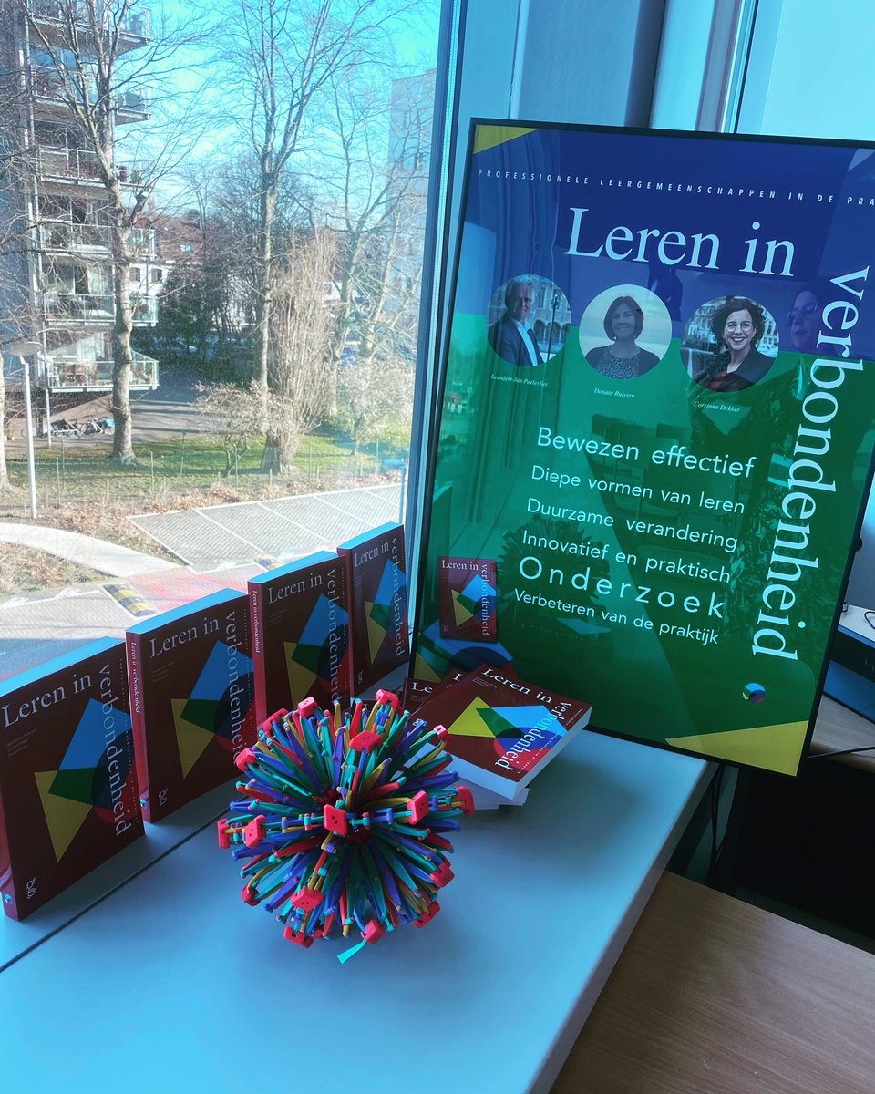 Aanwezig <a href="/Lerarenopleider/">Velon</a> congres voor een toelichting op het boek van <a href="/DonataRuissen/">Donata Ruissen-Smith</a> en Leendert-Jan Parlevliet #lereninverbondenheid