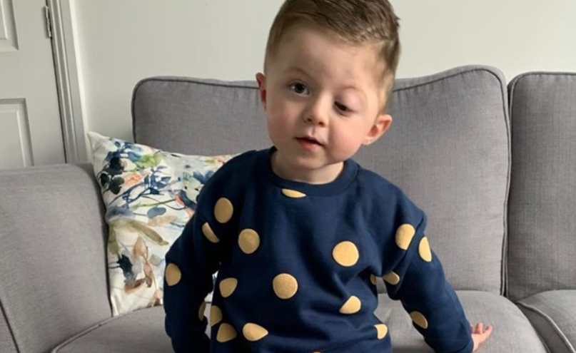 As part of #braintumourawarenessmonth we are grateful to @toneo and family for allowing us to share the story of their little boy, Roux, who was born with a brain tumour #RouxsArmy 
Roux's story can be found at  oscarspbtc.org/roux/