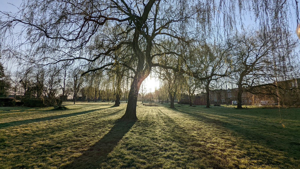 Sunset_Twilight's tweet photo. Goooood morning! What a gorgeous morning. Early morning run to start the day before work. #debdalepark #dentonmotorway @OwainWynEvans @EmmanuelleLhoni @bbcweather @BBCNWT @MetMattTaylor @metoffice @StagecoachGM @RainorshineManc @SimonOKing @Schafernaker have a great day 😁 https://t.co/UN4qQqsgxK