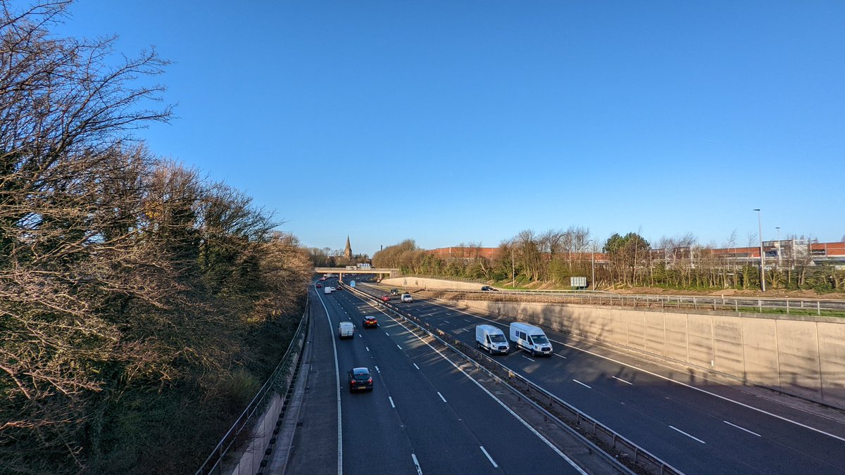 Sunset_Twilight's tweet photo. Goooood morning! What a gorgeous morning. Early morning run to start the day before work. #debdalepark #dentonmotorway @OwainWynEvans @EmmanuelleLhoni @bbcweather @BBCNWT @MetMattTaylor @metoffice @StagecoachGM @RainorshineManc @SimonOKing @Schafernaker have a great day 😁 https://t.co/UN4qQqsgxK