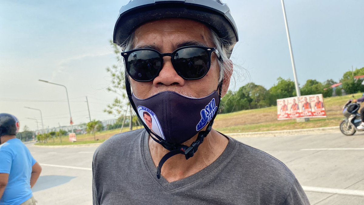 piaranada's tweet photo. Fernando Tagudin, 67, biked from Las Piñas to Bacoor to join Isko Moreno motorcade. He says he wants Isko to be president because he believes him to be an ‘action man’ who thinks ‘in advance.’

He asks his pro-Marcos neighbors, ‘What has Marcos done for Ilocos?’ 

@rapplerdotcom https://t.co/FNqMjdXcoM