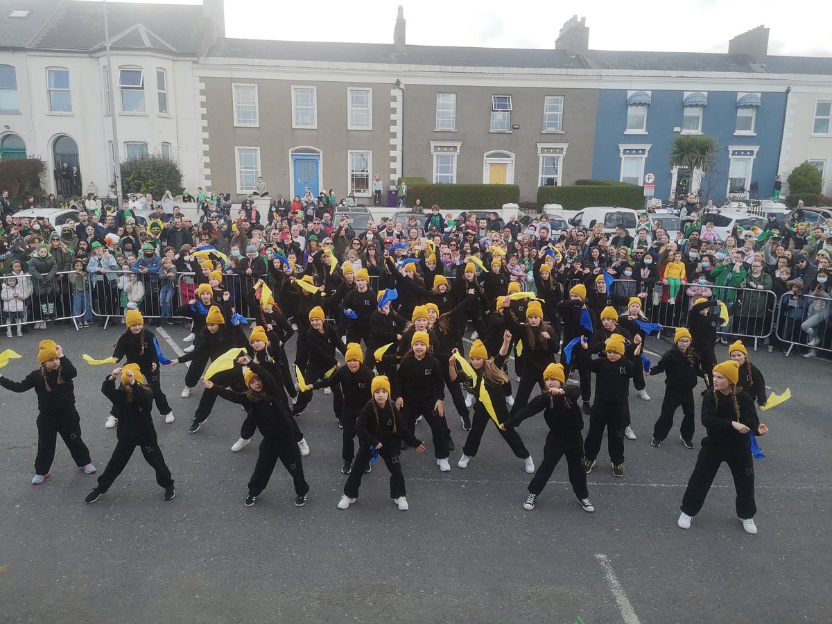 RobbieSmyth's tweet photo. What a day yesterday. I had the honour of being one of judges at the #brayparade well done everyone that participated in it you were all amazing and very entertaining. Now for day 2. Hopefully see you in either #ButlerandBarry or #TheAnchor @BrayChamber @visitwicklow #Bray https://t.co/fsWrw3vz3P