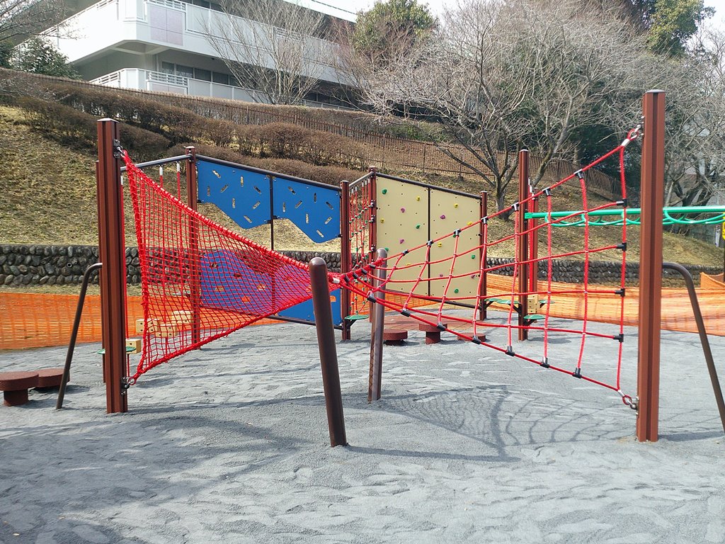 東京都青梅市 花木園 の新しい複合遊具が完成し グランドオープンしました みんなが遊べる アスレチックワンダー を是非体感してください 花木園 青梅市 あそぼうよ青梅 公園 T Co Zsmvpniinc T Co Okd02ivvfx Twitter