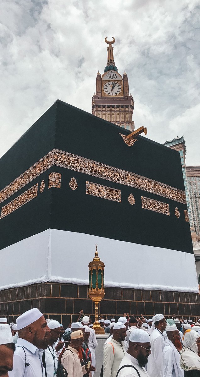 بكيتُ فراقًا .. كيفَ أسلو ببُعدها؟
شكوتُ إذِ الشكوى إليكَ أيا ربّي 💔