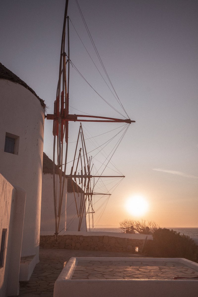 Gm faam!🤟🏼🧋

Imagine work the last day of the week in a place like this😍🌅

Do you know where it is?😏