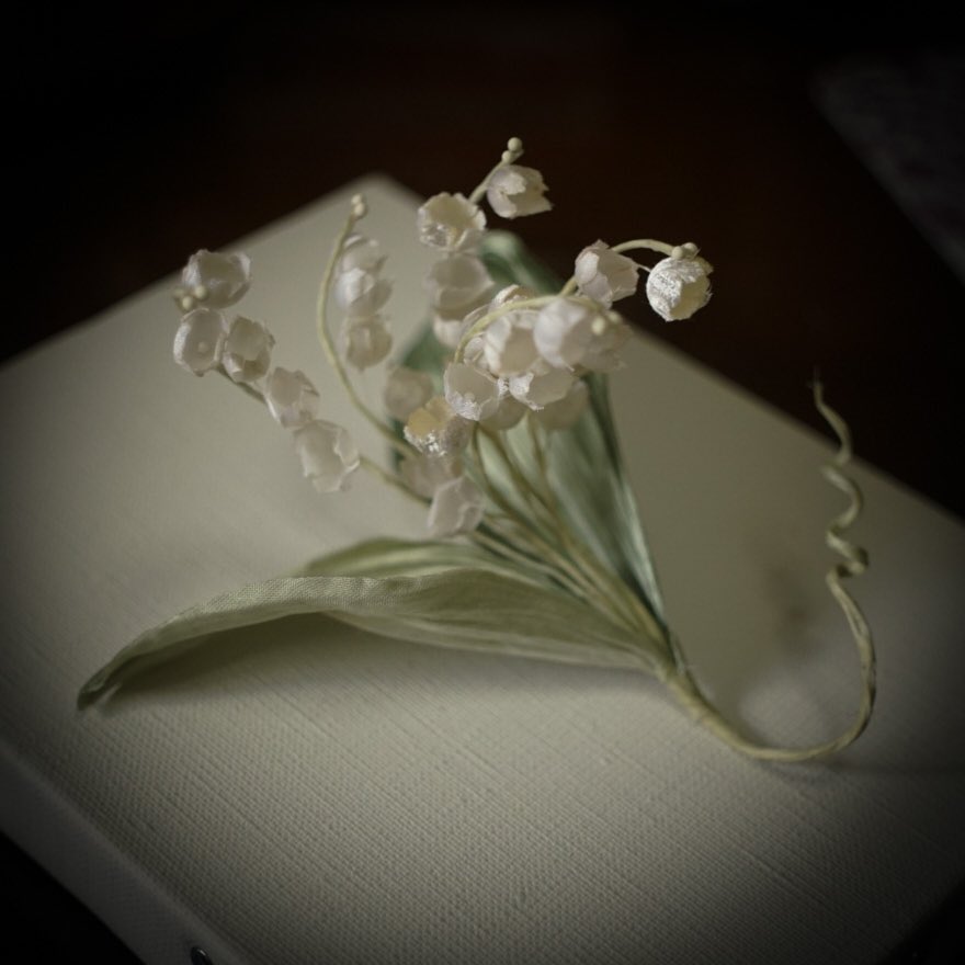 Nalu 布花 ほうせきひめ 布花はじめてセット 先行予約受付開始のお知らせ 布花はじめてセット 初めての方でも本格的な 布花づくりが楽しめるよう こてなどの道具と染色済みの鈴蘭のキット 作り方の動画がセットになっています 布花教室 お仕度