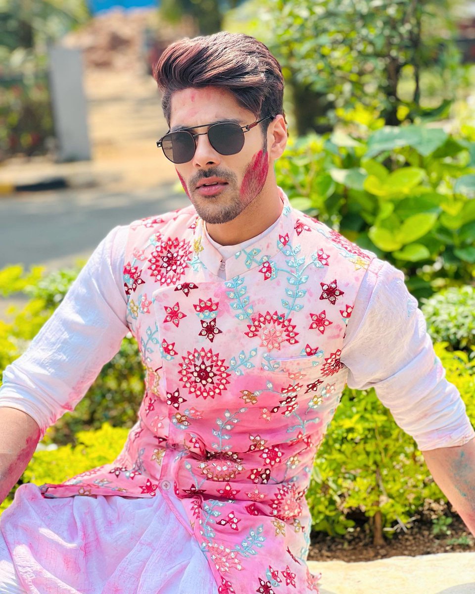 SimbaNagpal7's tweet photo. Wishing you guys a very happy and a prosperous HOLI 🎊 https://t.co/I52fbXSMF6