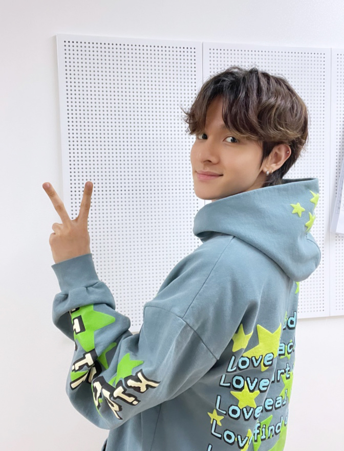 SAMUEL_twt_'s tweet photo. [#사무엘]

잠시 후 8시 아리랑 라디오 <Radio'n Us>에 사무엘이 출연합니다.
오늘도 사무엘과 함께하실 거죠?💕

#SAMUEL #RADIONUS https://t.co/Lx1Nl2ZJl1