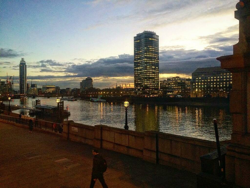malumpfy's tweet photo. Commute Home on the bus on Albert Embankment, Lambeth Bridge, three years ago, today.

#londonbus #viewfromthetopdeck #commute #eveningcommute #thames #albertembankment #lambethbridge #thamesriver #riverthames #thames #lambeth #se11 #london #londonist #t… https://t.co/vg4AHpoRJv https://t.co/CcHsnEpTbQ