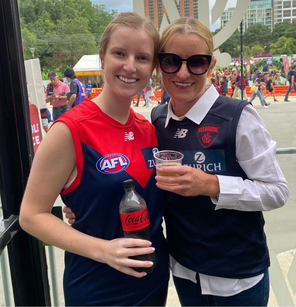 demonfan's tweet photo. And with my girl 🔴🔵 Great start to the footy season 😊 https://t.co/0hHDTiHVsb
