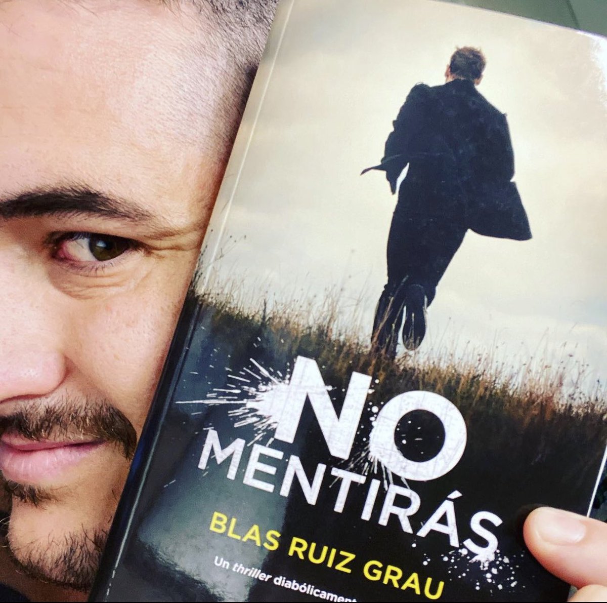 🚨🚨 SORTEO 🚨🚨
¿Quieres un ejemplar en bolsillo firmado de #NoMentirás?
Es muy sencillo:
1️⃣ Sígueme en Twitter.
2️⃣ Retuitea este tuit (no cites, retuitea)
3️⃣ Menciona a dos contactos como comentario a este tuit.
El sorteo se hará el lunes 21/3.