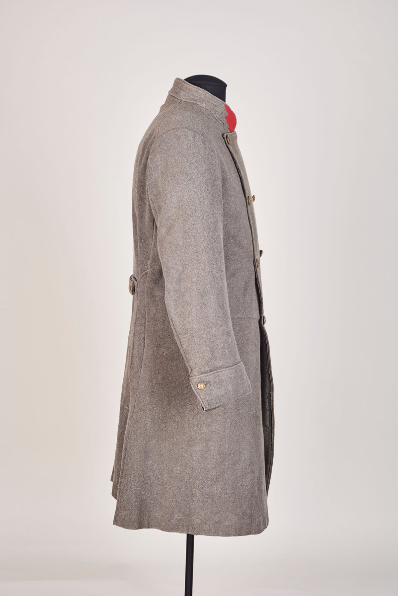 MuseeArmee's tweet photo. 2/3 Parmi les collections du #musée de l’Armée, une capote de #Communard témoigne de cet épisode. Cette capote a appartenu au garde mobile de la Seine A. Ternisien (6e compagnie du 1er bataillon) pendant le siège de Paris de 1870-1871. https://t.co/v4eHrgsQIc