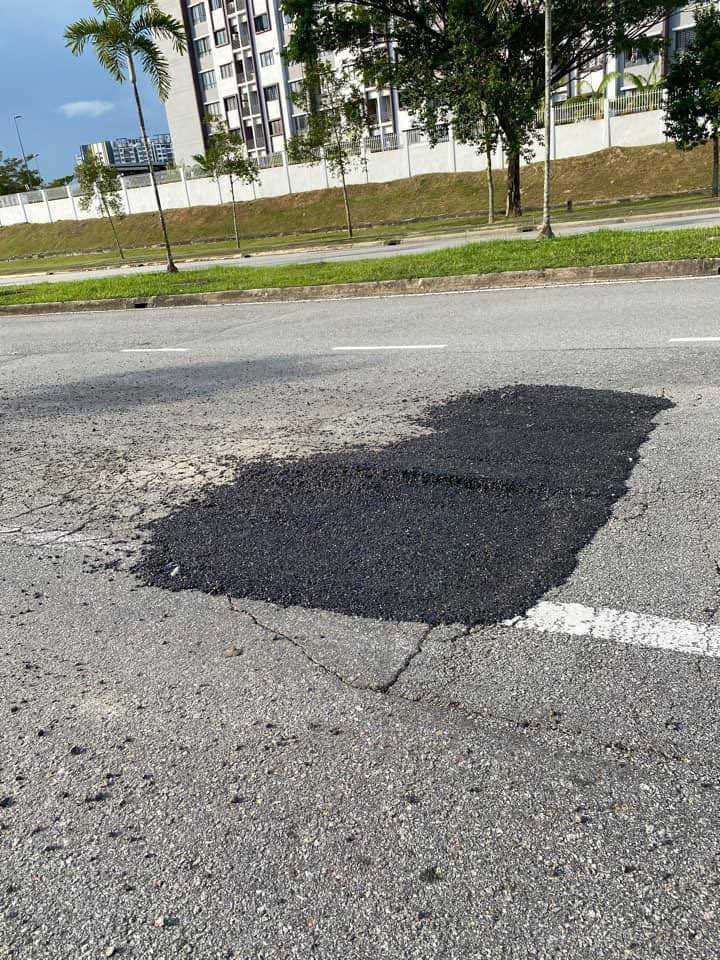 MohdAryfen's tweet photo. cukai antara yg termahal kot kat selangor. tampal macam haram je . cilake punye MPS @Twt_Cyberjaya https://t.co/k3ClUsCnWK