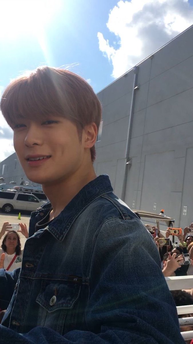 snowyyuno's tweet photo. #jaehyun in real life: fan taken + concert photos

— a super mesmerizing thread https://t.co/HcQM7dgj0z