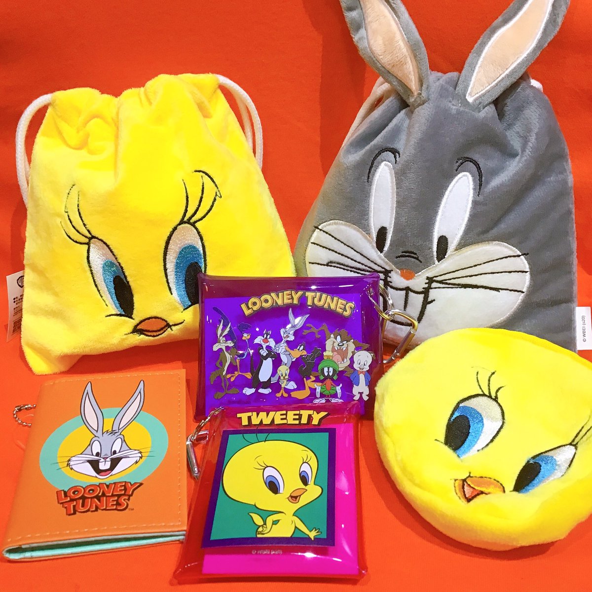 ルーニー・テューンズ」コラボグッズ販売中🥕 レトロポップで海外の