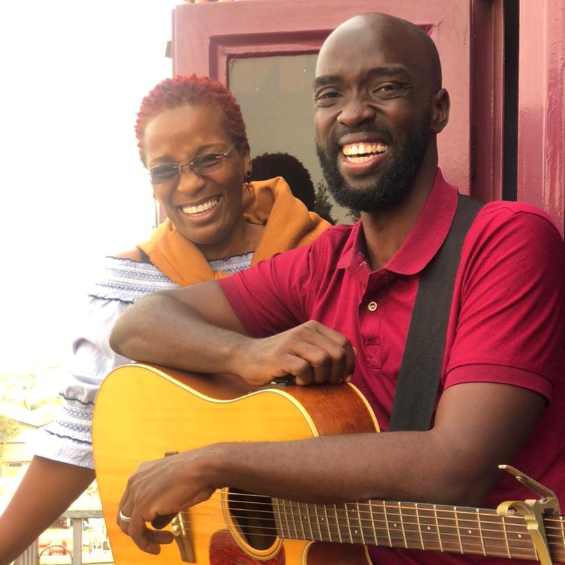 kimera516's tweet photo. #Someday
Full Smile Friday 😁
Hanging with @binababie30 @dembefmug
#funfridayfeeling
#fridayvibes
#Goodnews
#Goodmusic https://t.co/EdyjislCih