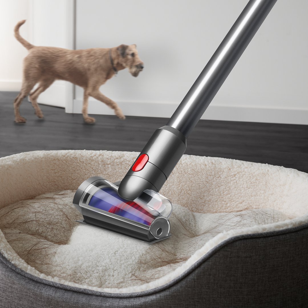 Dyson Japan ダイソン 春 気になる愛犬の抜け毛 Dyson V12 Detect Slimに付属の 毛 絡み防止スクリューツール ならペットの毛もすばやく取り除き 毛絡みも防いでお手入れ簡単 詳しくはこちら T Co Wrtujl2s4v 掃除機 ペット 犬の