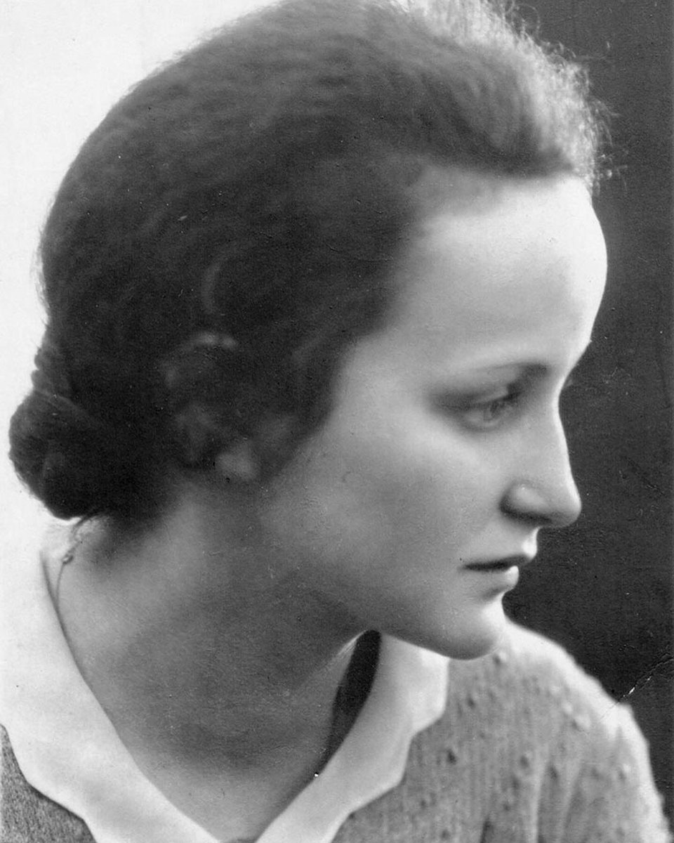 AmgueddfaTawe's tweet photo. Dr. Kate Bosse-Griffiths 1910-1998. 
 
Curadur Anrhydeddus Archaeoleg yn Amgueddfa Abertawe. 

Dysgodd siarad Cymraeg fel ei phumed iaith. 

Dihangodd Bosse rhag erledigaeth y Natsïaid a gadawodd yr Almaen am Brydain ym 1936.

#mishanesmerched #abertawe  #cymraeg #Eifftoleg https://t.co/pAPAhUNtz9