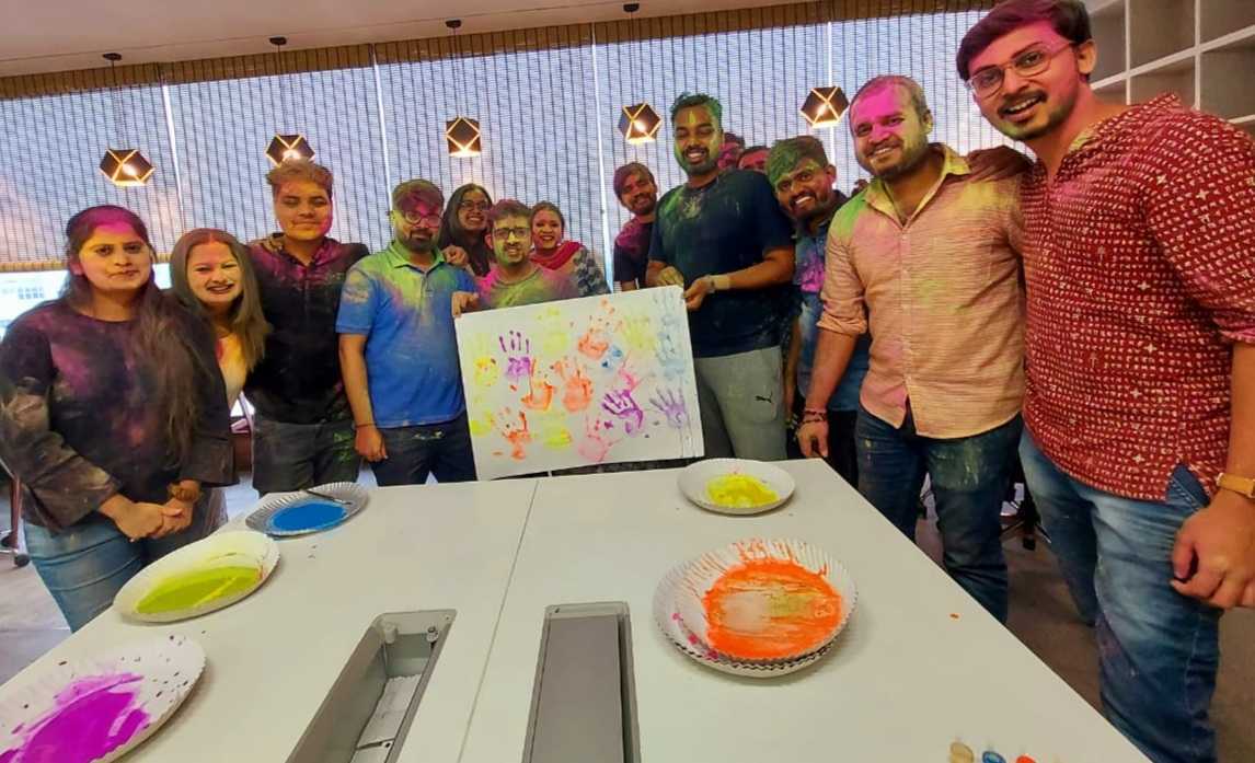 kutumbapp's tweet image. "Colors being the most important element of our lives, cheers to our marvelous team. @kutumbapp wishes you a very Happy Holi!"
#होली #holi2022 #kutumb #officeculture #holiparty #officelife #life #colors #foodandbeverage #thandai #funatwork #funday #festivalofcolours