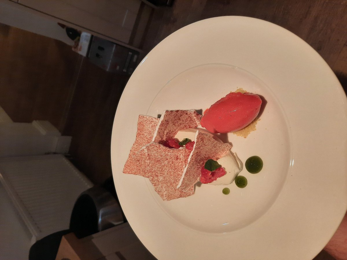 DavisJimmyd84's tweet photo. HM dinner for Entrepreneurs 
Hot Smoked Trout
Slow Braised Beef Shortrib
Refined Raspberry Mess
@ClarkWesty @racarter98 @2EatBedford @IndiesSodexo https://t.co/LzNt0RNl5M