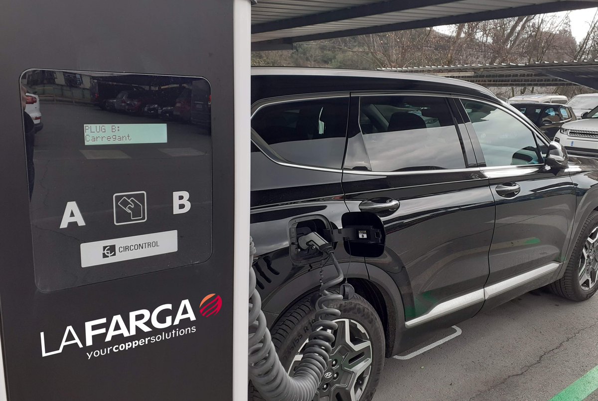 circontrol_com's tweet photo. Our Post #eVolveSmart is one of our most successful #EVchargers for workplaces 🔌 It’s elegant, reliable and ready to take profit from all the working hours to charge🔋🚘

This one, at the @FargaInfo, fits perfectly in their parking installations! 🅿️

ℹ️👉 https://t.co/8i9Ewf0iJB https://t.co/HhtHACB3kj