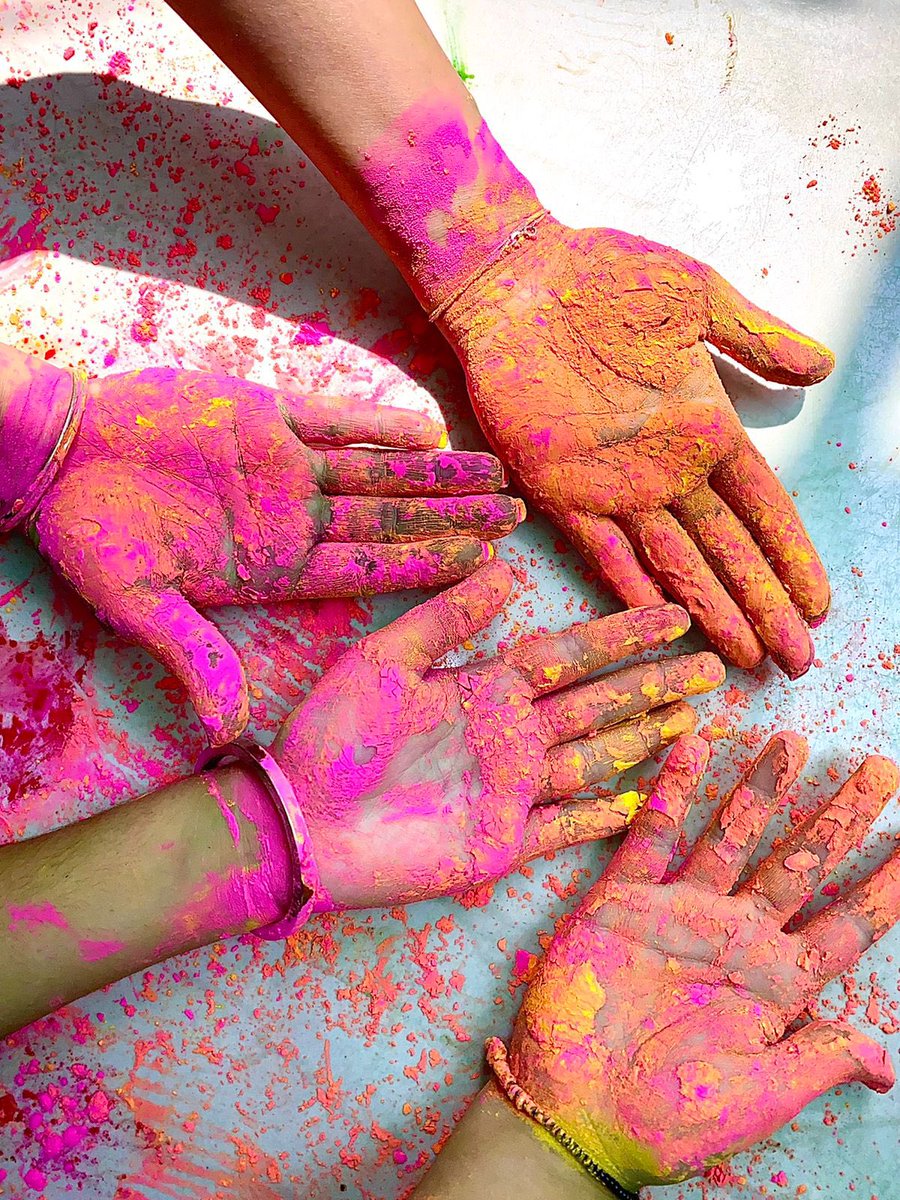 Suucharu's tweet photo. Lets spread the feeling of Love and Togethernes on this festival of colors.
HAPPY HOLI🌈
@rashi_hehe 

#holivibes #FestivalOfcolors #festivaloflove #togatherness https://t.co/nALYmPZkOJ