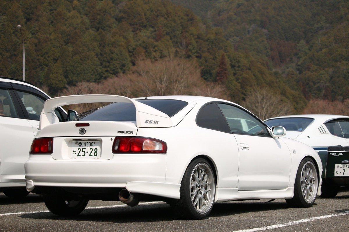なの tweet media