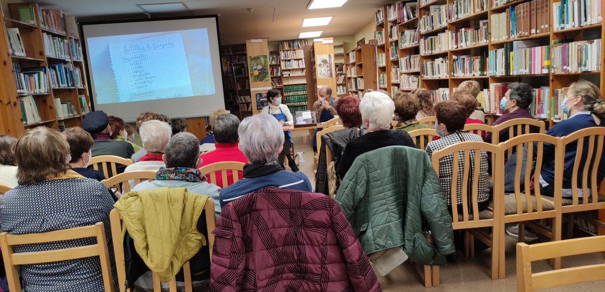 CPEPA Daroca - centro Erasmus+ (@cpepa_daroca) on Twitter photo El pasado miércoles en <a href="/bibliodaroca/">Biblioteca de Daroca</a> asistimos a la presentación del libro "El alda del delantal" escrito por María Jesús Ruesca, que muestra un recetario tradicional de la localidad de Aguarón. El pasado miércoles en <a href="/bibliodaroca/">Biblioteca de Daroca</a> asistimos a la presentación del libro "El alda del delantal" escrito por María Jesús Ruesca, que muestra un recetario tradicional de la localidad de Aguarón.