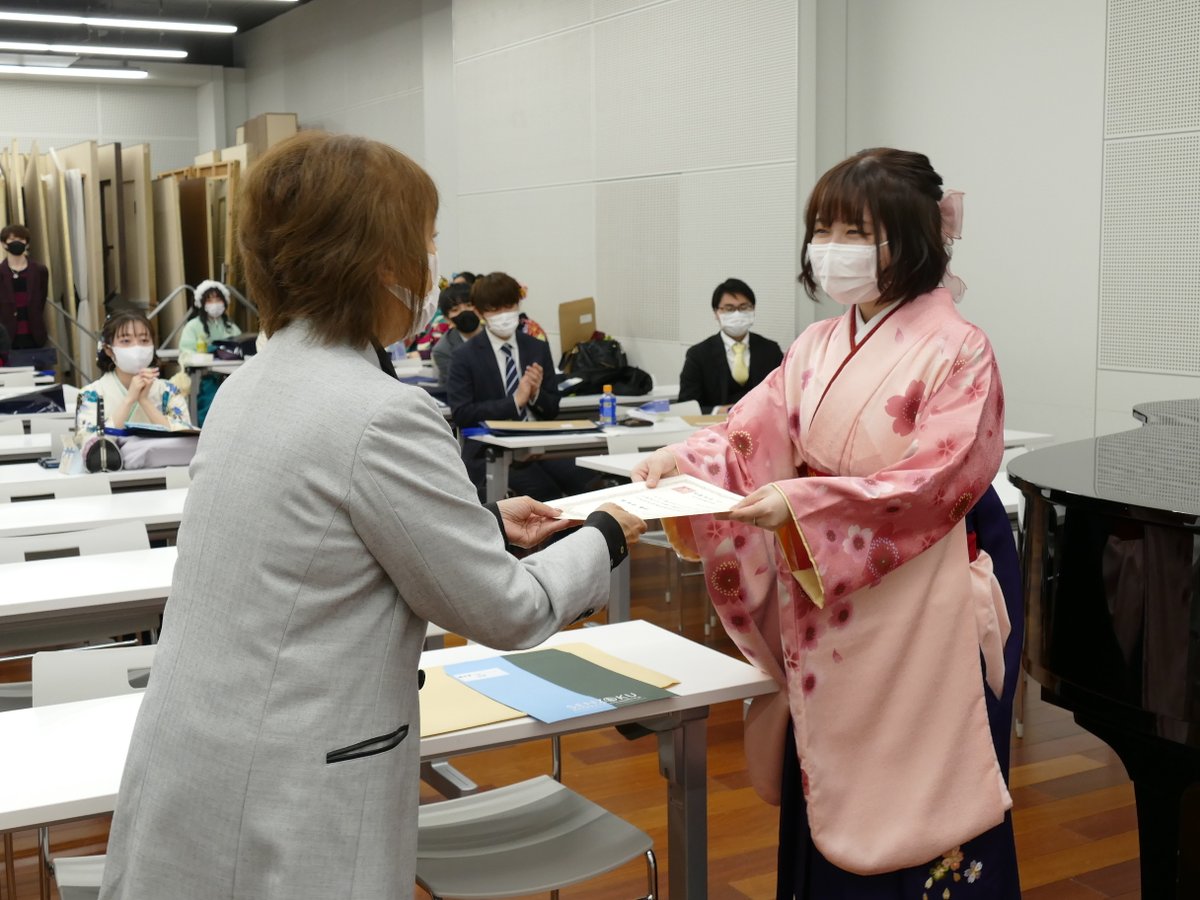 senzoku_AS's tweet photo. 【🌸卒業式🌸】
声優アニメソングコースを発展させてくれた、３期生がめでたく卒業しました！㊗🥳

学生生活の半分がコロナ禍に見舞われましたが、持ち前のたくましさで、卒業まで走り抜けてくれました！
これからも、それぞれの輝きをどうぞお見守りください！

ご卒業、おめでとうございます！✨ https://t.co/fUWWS8Gr85