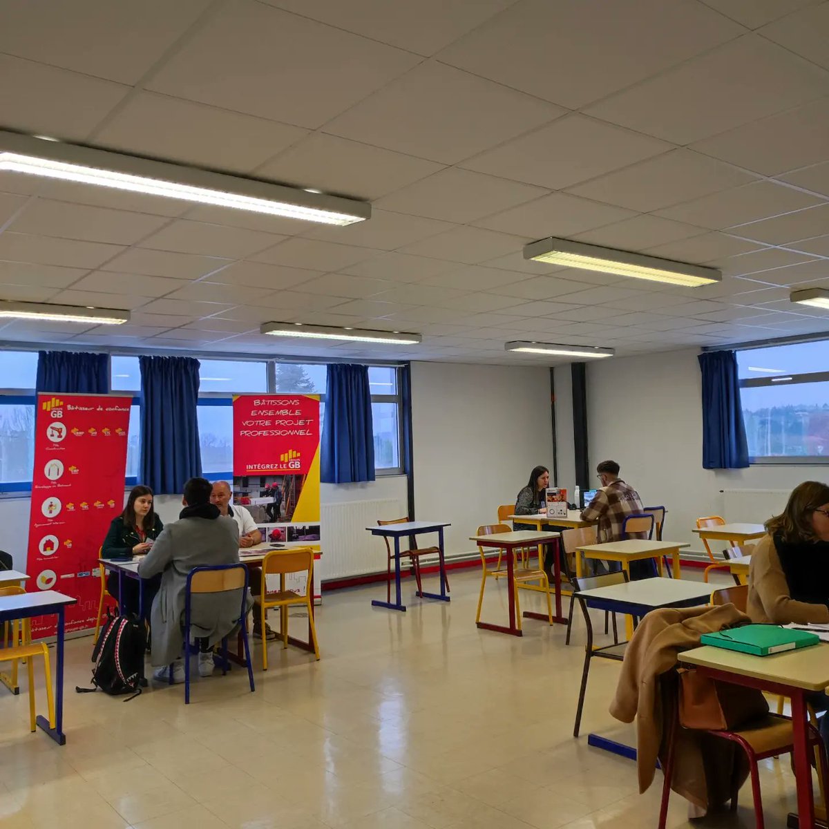 CampusBTPNumOcc's tweet photo. [JobDating] Merci à nos entreprises partenaires d'être présentes aujourd'hui pour rencontrer les élèves et étudiants du @Lyceelegarros 🤝 
➡️ Faire rencontrer l'offre et la demande n'a jamais été aussi efficace !
#stage #alternance #emploi #BTP #avenir #recrutement https://t.co/7U7KtUmIxB
