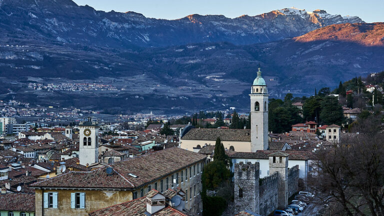 kdecommunity's tweet photo. Registration is open for the @LinuxAppSummit (LAS) 2022!  

This year LAS will be held online and in person in Rovereto, Italy from 29 to 30 April 2022.  

For more information and to register, visit https://t.co/uGg0BgvpW8 

#LAS22 #KDE #GNOME #linuxappsummit #registration https://t.co/nOnBPv5AA0
