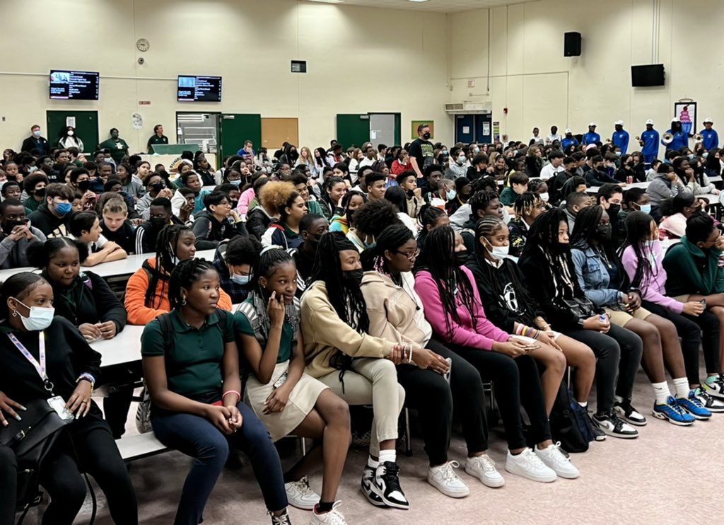 flhs_magnet's tweet photo. Had a great time promoting #FLHSmagnet at the Sunrise Middle School pep rally this week! #futureflyingls #strongandtrue #whiteandblue @missLotocky @SunriseFalcons @AtwoodPrincipal https://t.co/z50lvHQ7fn