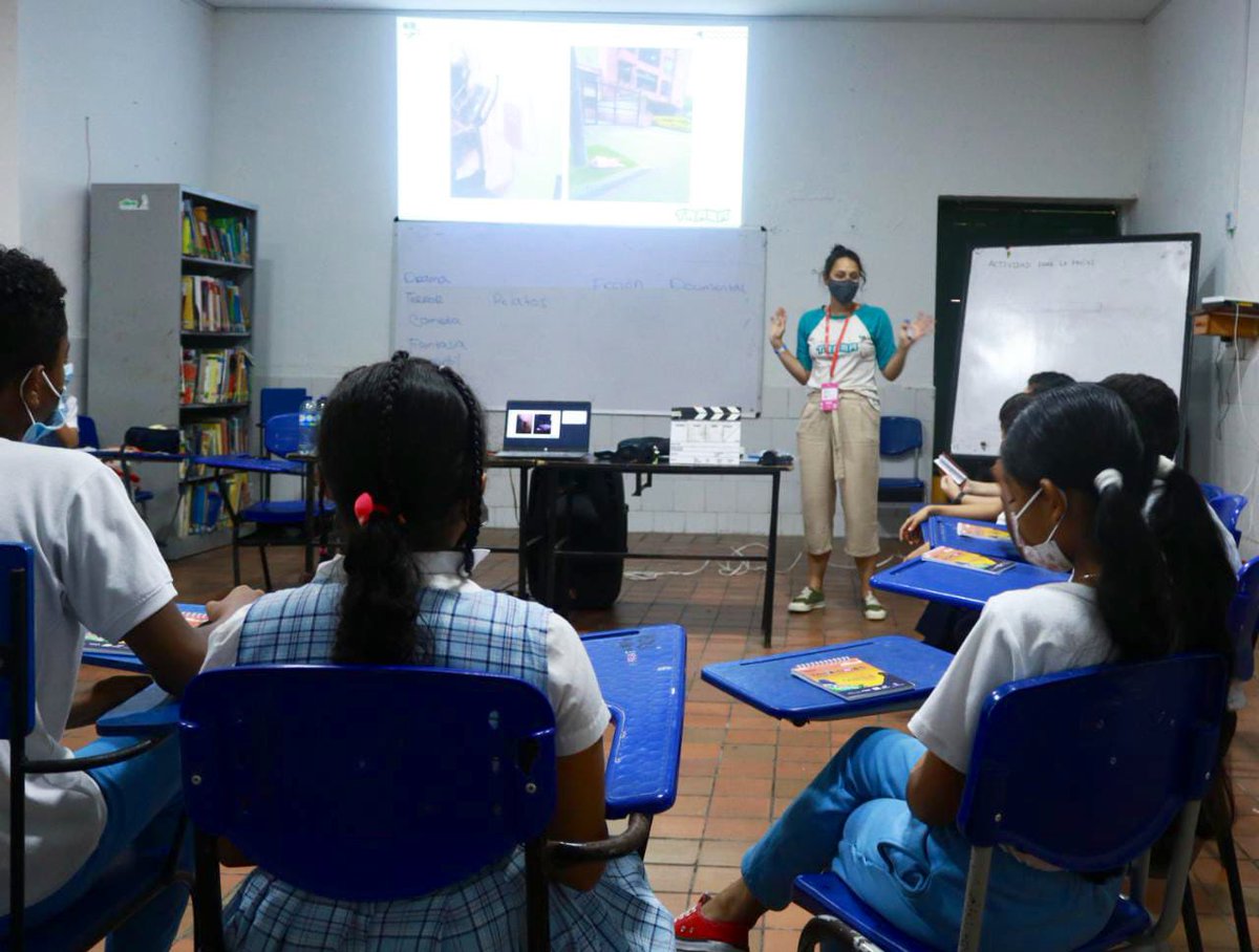 🎬 ¡Qué bien se siente volver a La Heróica a contar historias! Con <a href="/_FICCI_/">Festival Internacional de Cine de Cartagena</a> grabaremos una película de ficción con los niños de la I.E La Milagrosa de Getsemaní. 🎞 ¡Nos Trama el cine en los barrios! #TejiendoHistorias