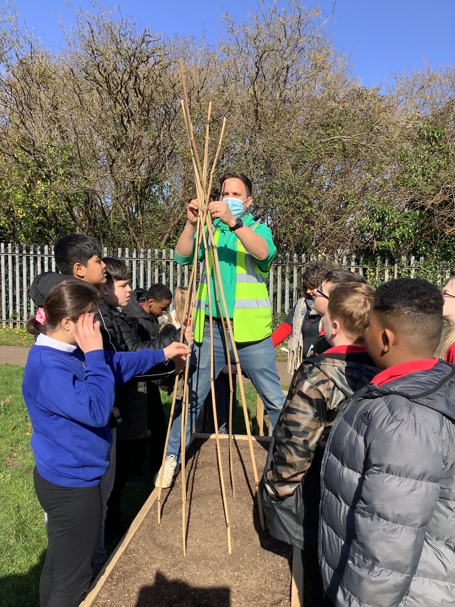 HTPSMiss_Martin's tweet photo. Thank you @GrowCardiff for such a wonderful workshop today. We really enjoyed learning about how we can plan and manage our beds as well as making our own wigwam. @HTPSchool https://t.co/fpXNVUhNyG
