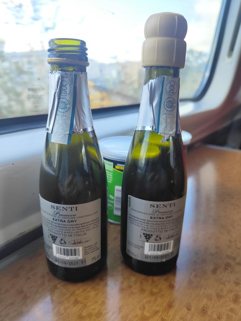 NSupermum's tweet photo. @AvantiWestCoast 12.22 Crewe to London Euston.....looks like it was double trouble and not just a one off 😬 https://t.co/FHK5FRgOaP