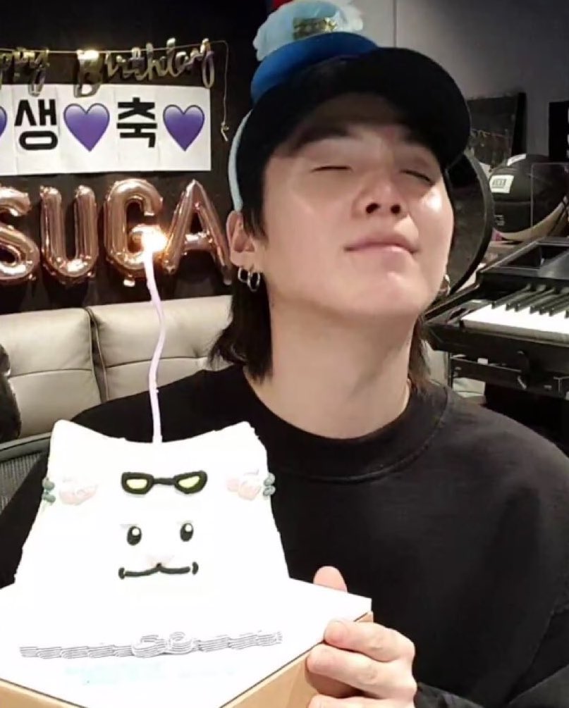 btslusol's tweet photo. March born 🎂 https://t.co/eEGIt1GZgN