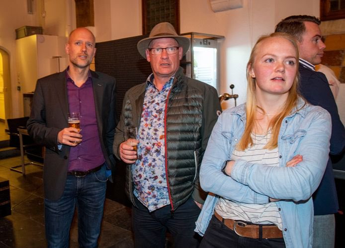 Beste mensen ik voel me vereerd met de 184 voorkeurstemmen op mijn persoon. Dank daarvoor en ik zal komende 4 jaar met deze steun me nog meer in zetten voor de mooie gemeente <a href="/gem_Zutphen/">Gemeente Zutphen</a> in de @raadZutphen.  Op de foto. <a href="/Jasper_Bloem/">Jasper Bloem</a> en rechts van mij onze nr.12 Nynke Dijkstra