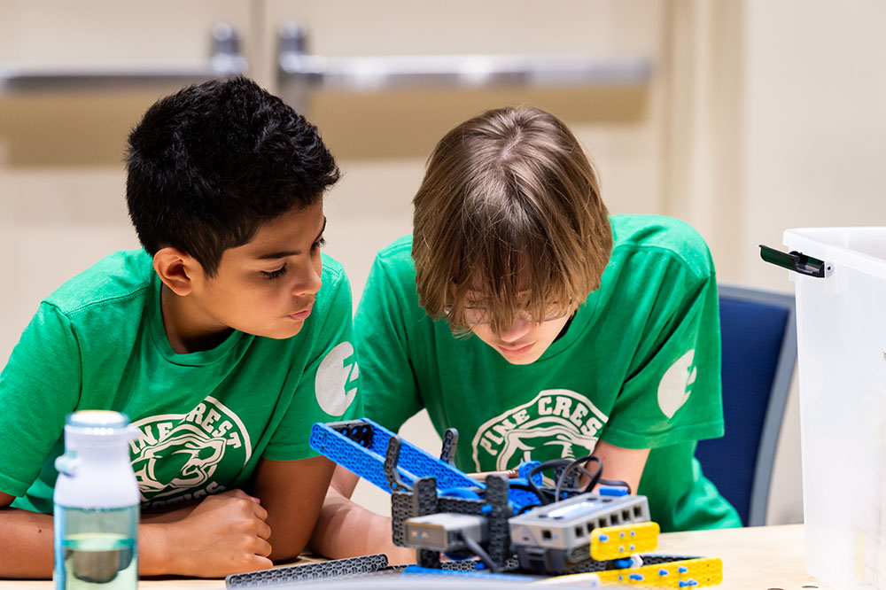 PineCrestSch's tweet image. Congrats to the 14 #PCLowerSchool and #PCMiddleSchool #PCRobotics teams from the Boca Raton and Fort Lauderdale campuses on their excellent performances at the VEX Robotics state competition! hubs.li/Q016g6D80 #PCConfidence