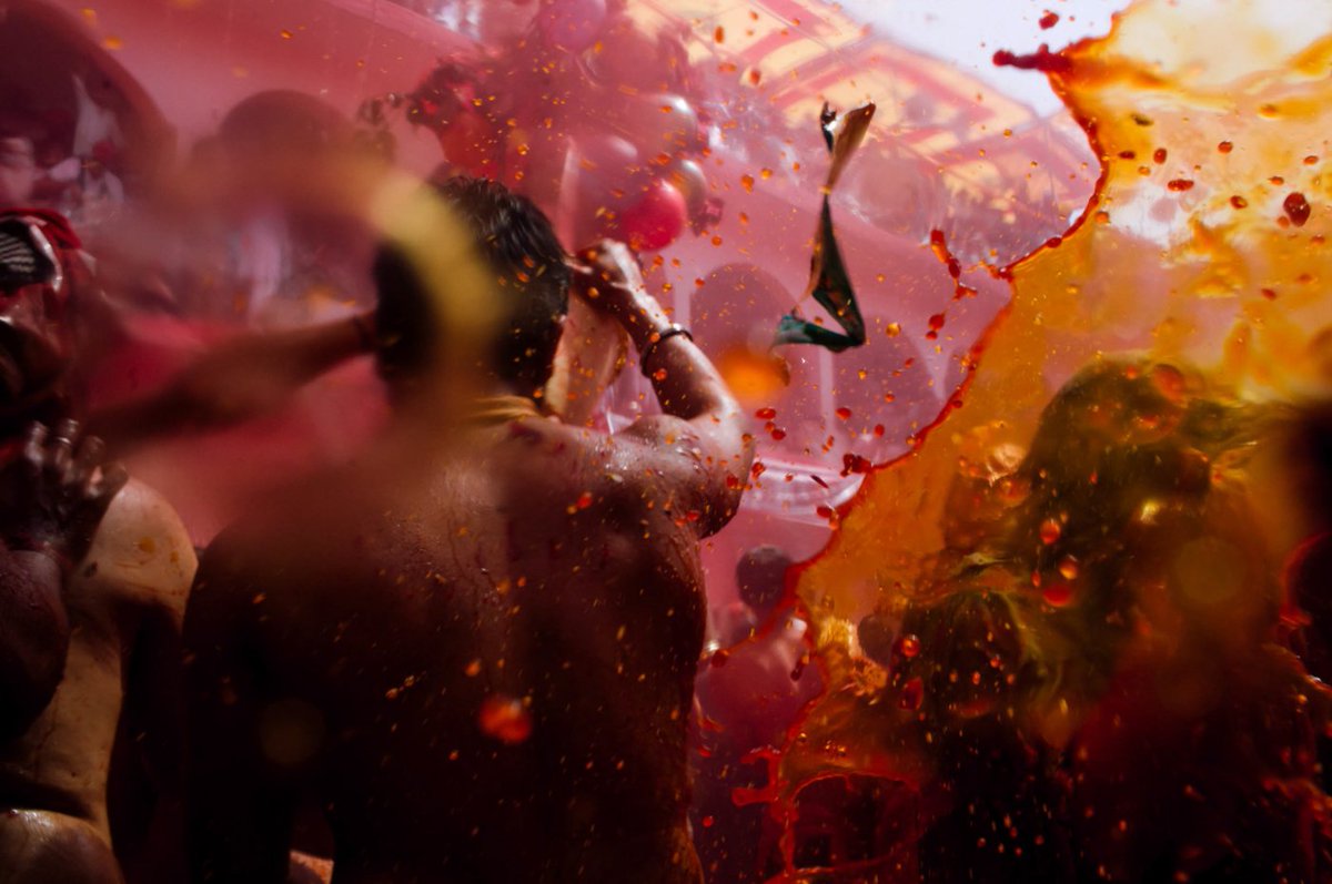 AdobeUK's tweet photo. We are mesmerised by this beautiful photograph of the #Holi Festival of Colours. Amazing work @mattporteous 🎨 #BestofBehance https://t.co/cFIRQvx8wW
