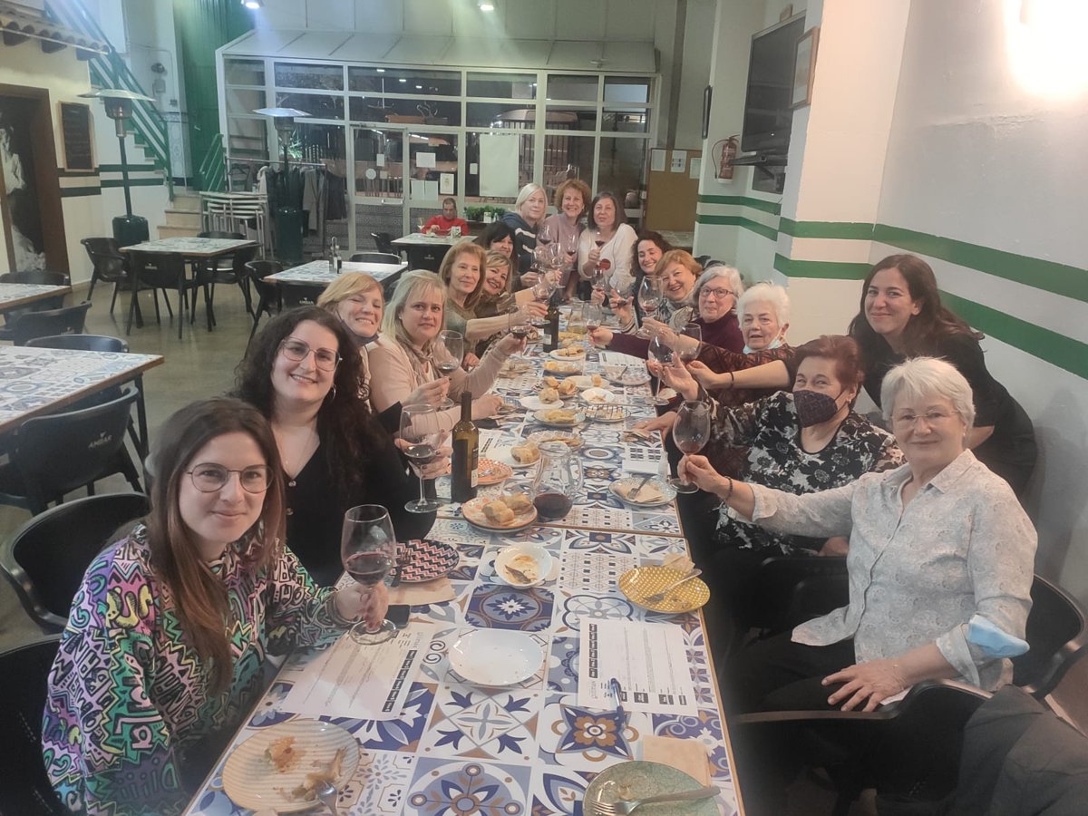 PratCasa's tweet photo. Ayer Cata de vinos dones, como lo disfrutamos 💜
@DonesdelPrat 
@ELREGUST 
#bodegasbarbadillo https://t.co/iHs6ZTwixC