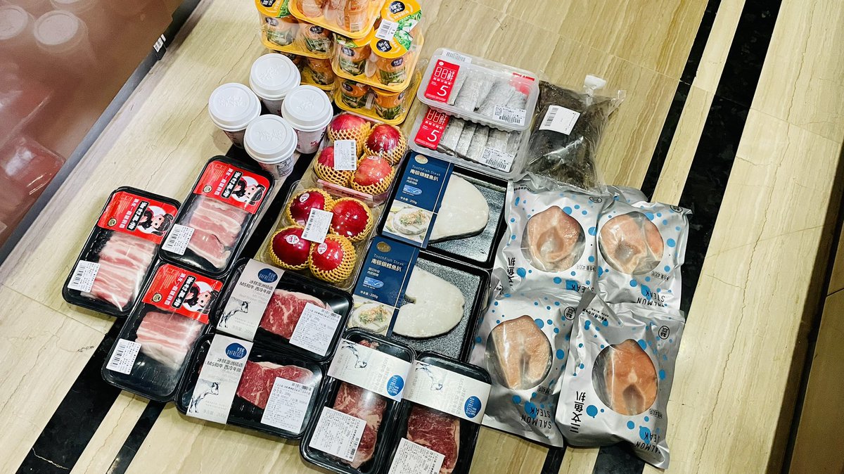 JayinShanghai's tweet photo. Weekend Grid Screening for 48 hours in Shanghai, China. Compound lockdown but can freely roam around the compound, stocked up just in case! #Shanghai #COVID #GridScreening https://t.co/hji1Eubmb9