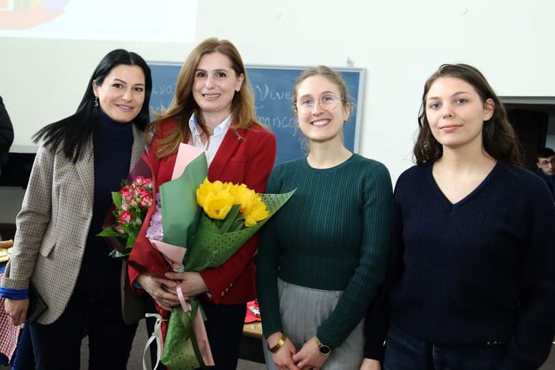 samayaiza's tweet photo. Je veux remercier @AmbaFR_Armenie et le Collège d'enseignement professionnel franco-arménien #CEPFA pour leur soutien et l'encouragement à nos étudiants francophones ❤🇦🇲🇨🇵
L' #ASUE #ՀՊՏՀ a présenté aujourd'hui un spectacle en #Français dédié à la fête de #Francophonie https://t.co/5tpTpThRT0