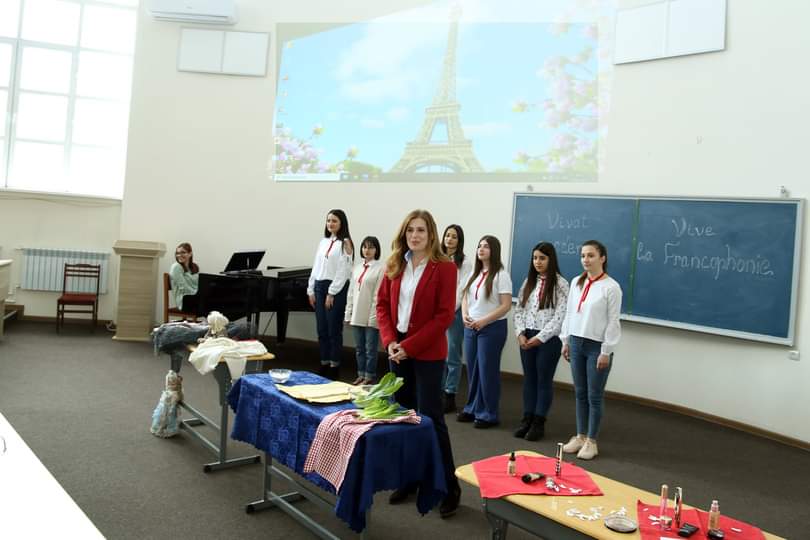 samayaiza's tweet photo. Je veux remercier @AmbaFR_Armenie et le Collège d'enseignement professionnel franco-arménien #CEPFA pour leur soutien et l'encouragement à nos étudiants francophones ❤🇦🇲🇨🇵
L' #ASUE #ՀՊՏՀ a présenté aujourd'hui un spectacle en #Français dédié à la fête de #Francophonie https://t.co/5tpTpThRT0