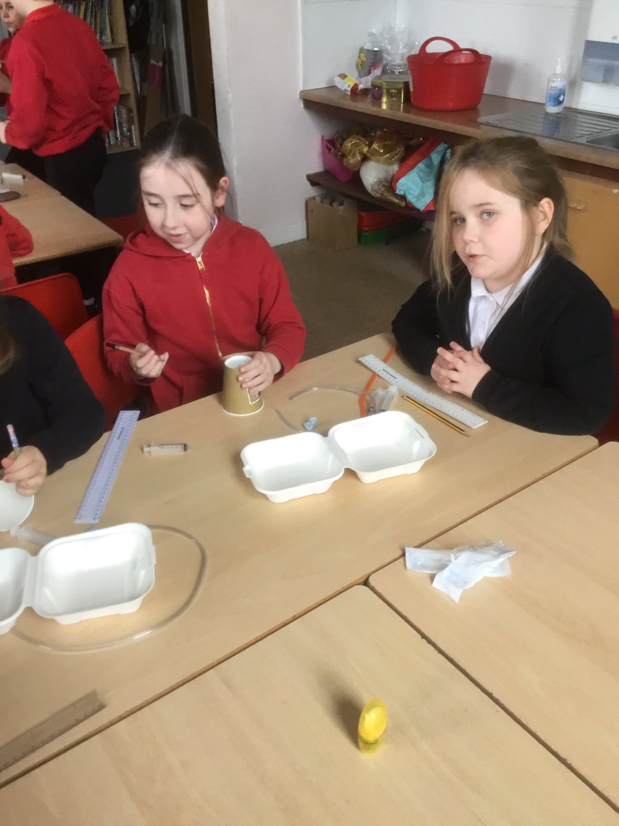 BPS_P4W's tweet photo. Our Burger Buddies in the making #BritishScienceWeek https://t.co/UsbVxqHrX6