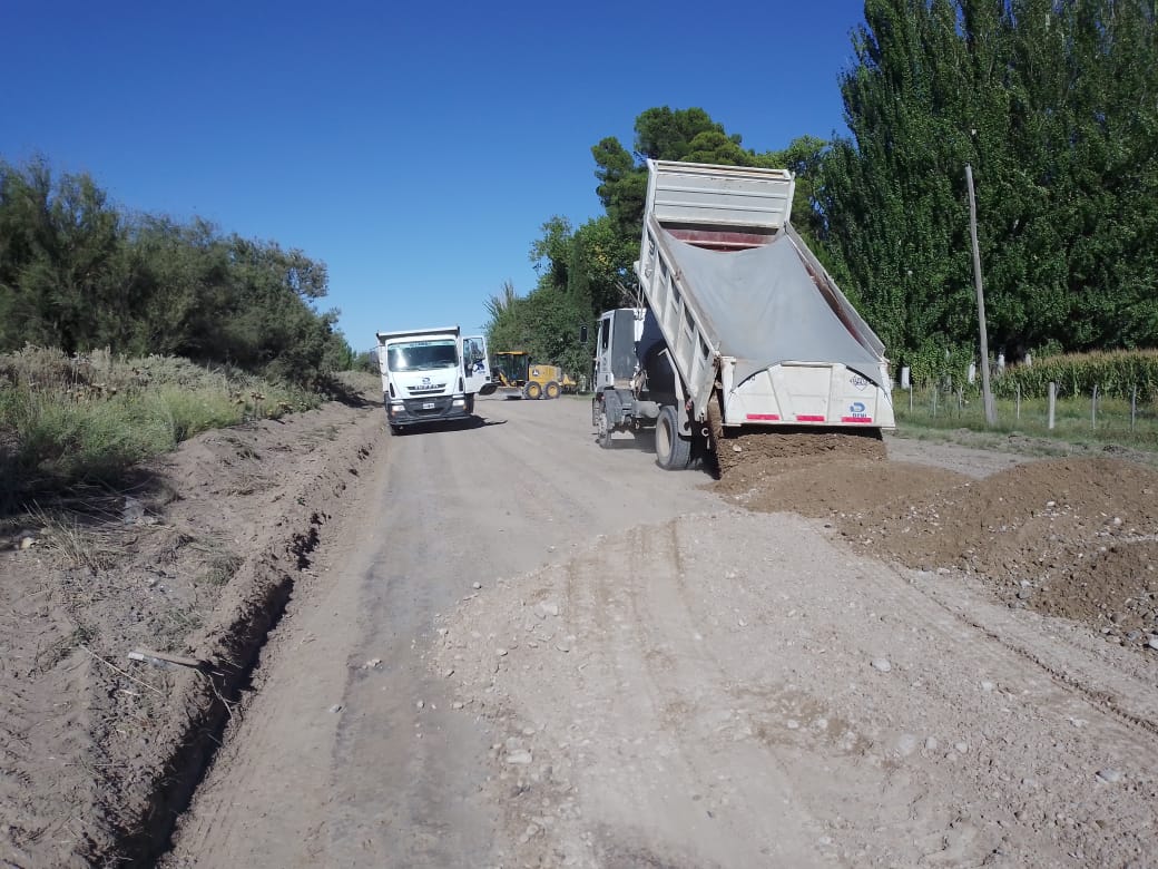 El IDEVI conjuntamente con el DPA , llevaron a cabo trabajos en los caminos: 1, 2,3,4, 5,6, y 8.
  El trabajo en equipo es la forma más rápida y eficiente para  llegar mejor a la comunidad, inserta en más de 250 km de caminos rurales que hacen al Valle de Viedma
<a href="/dparionegro/">DPA Río Negro</a>
