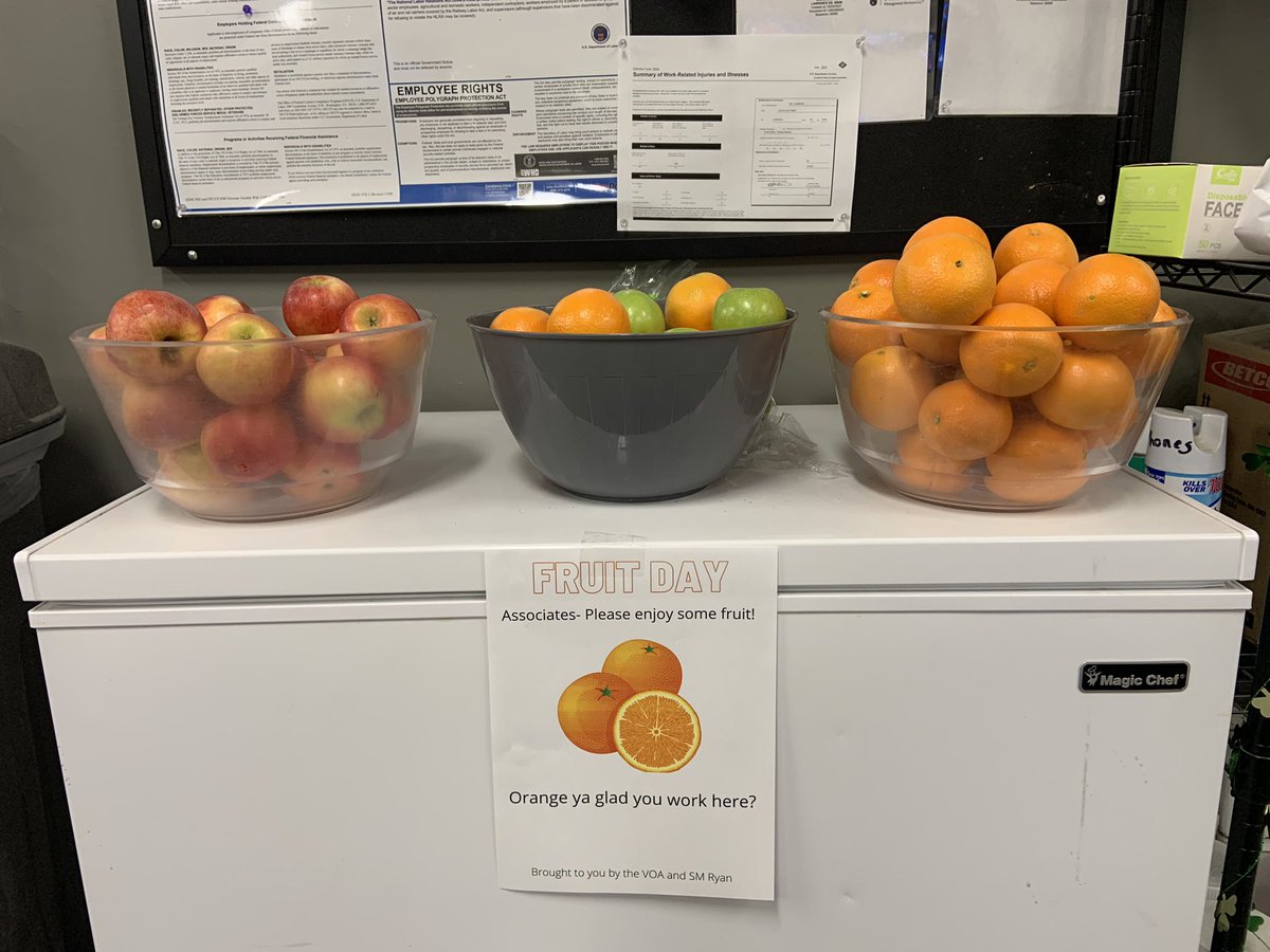LeahAMoor's tweet photo. Day 18 of #28daysoffun ! Associates, orange ya glad you work for #THD ! #2211proud https://t.co/6jq2WcHgbR