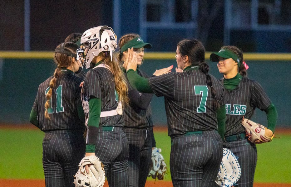 VYPE DFW (@vypedfw) on Twitter photo PHOTO GALLERY: Prosper softball posts a 10-0 victory over McKinney!
📸: <a href="/_neenasidhu/">neena sidhu</a>
READ: vype.com/Texas/DFW/pros…
#txhssb <a href="/PHSFastpitch/">Prosper Softball</a> PHOTO GALLERY: Prosper softball posts a 10-0 victory over McKinney!
📸: <a href="/_neenasidhu/">neena sidhu</a>
READ: vype.com/Texas/DFW/pros…
#txhssb <a href="/PHSFastpitch/">Prosper Softball</a>