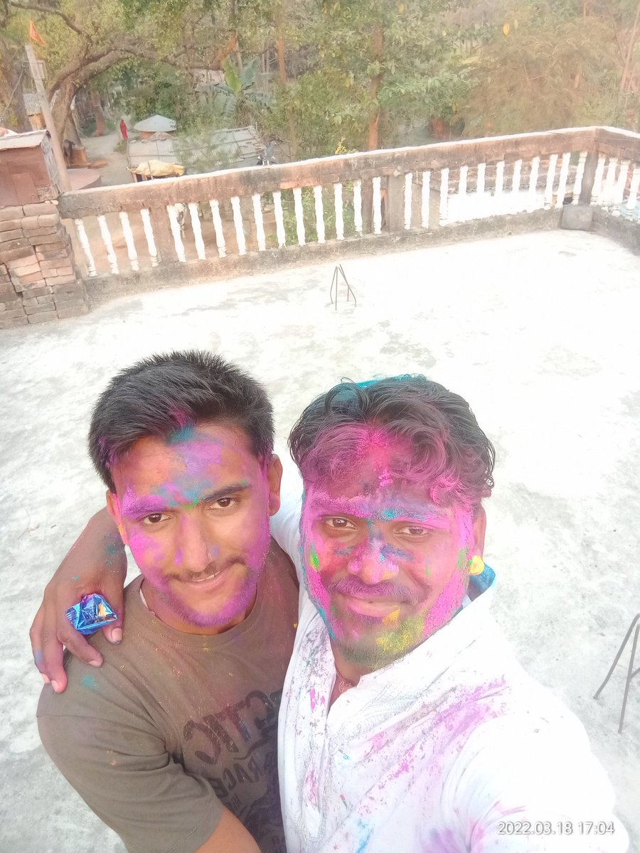 Abhaypanday18's tweet photo. Life is like a station .....
भिड़ बहुत हैं लेकिन अपना कोई नहीं ।🙄
#HappyHoli2022 🤟🤟
#pandayji 🙏😣 https://t.co/qzxlsly8Hr