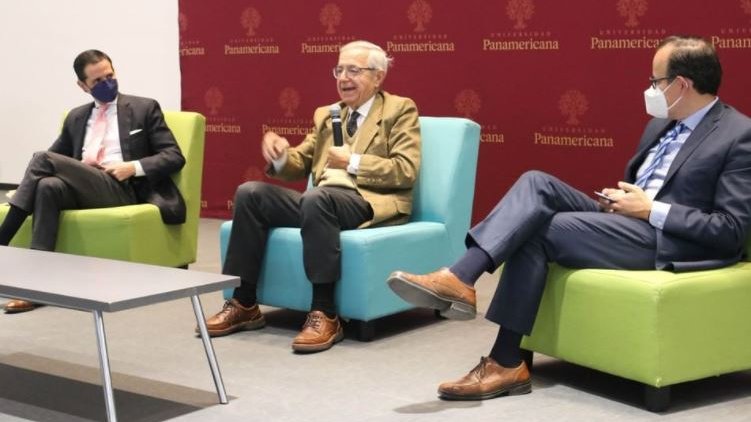 PosgradoDerUP's tweet photo. Esta semana se realizó el conversatorio "Ética pública y derechos humanos" por el Dr. Rodolfo Luis Vigo, Ex ministro de la Corte Suprema de Justicia de la provincia de Santa Fe, Argentina, y actualmente profesor de esta casa de estudios.
#OrgulloUP #ViveUP https://t.co/NlTrOX6XPT
